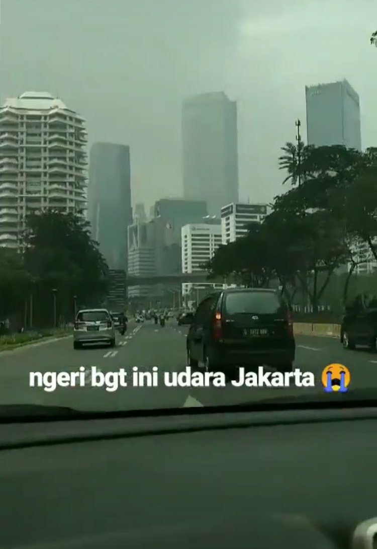 Mengeluh soal polusi dari dalam mobil pribadi