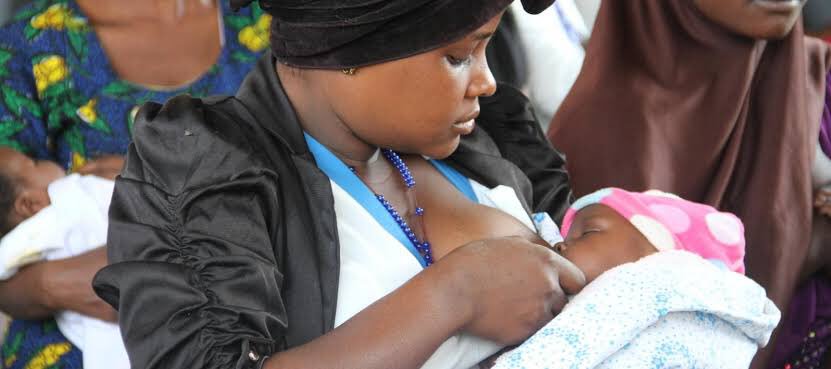 MinofHealthUG's tweet photo. It’s World Breastfeeding Week 🤱🏽 This year,the week is held under theme “Empower parents to enable breastfeeding”
Breastfeeding lays a foundation for good health &amp; survival of children &amp; women

🔸In #Uganda,6 out of 10 children below 6 months are exclusively breastfed
📷:Courtesy https://t.co/GlkfxDv4so