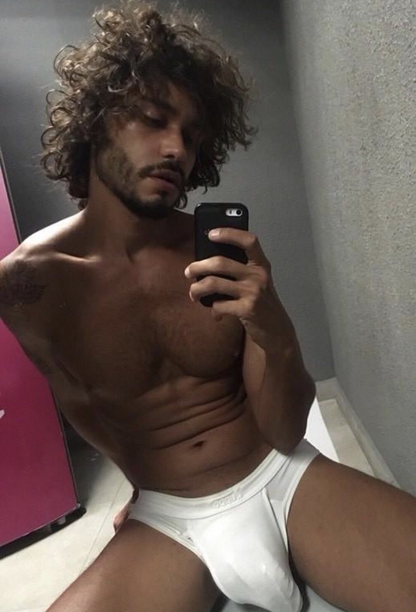 hunglatinos's tweet photo. LONG DICK REY 🤤🍆💦💦 #GayMuscle #GayDick #Gaybulge #gaybigdick #reyocando #gayundies #gayunderwear #gaybbc #gayman #gay https://t.co/ulSQ7Ldy89