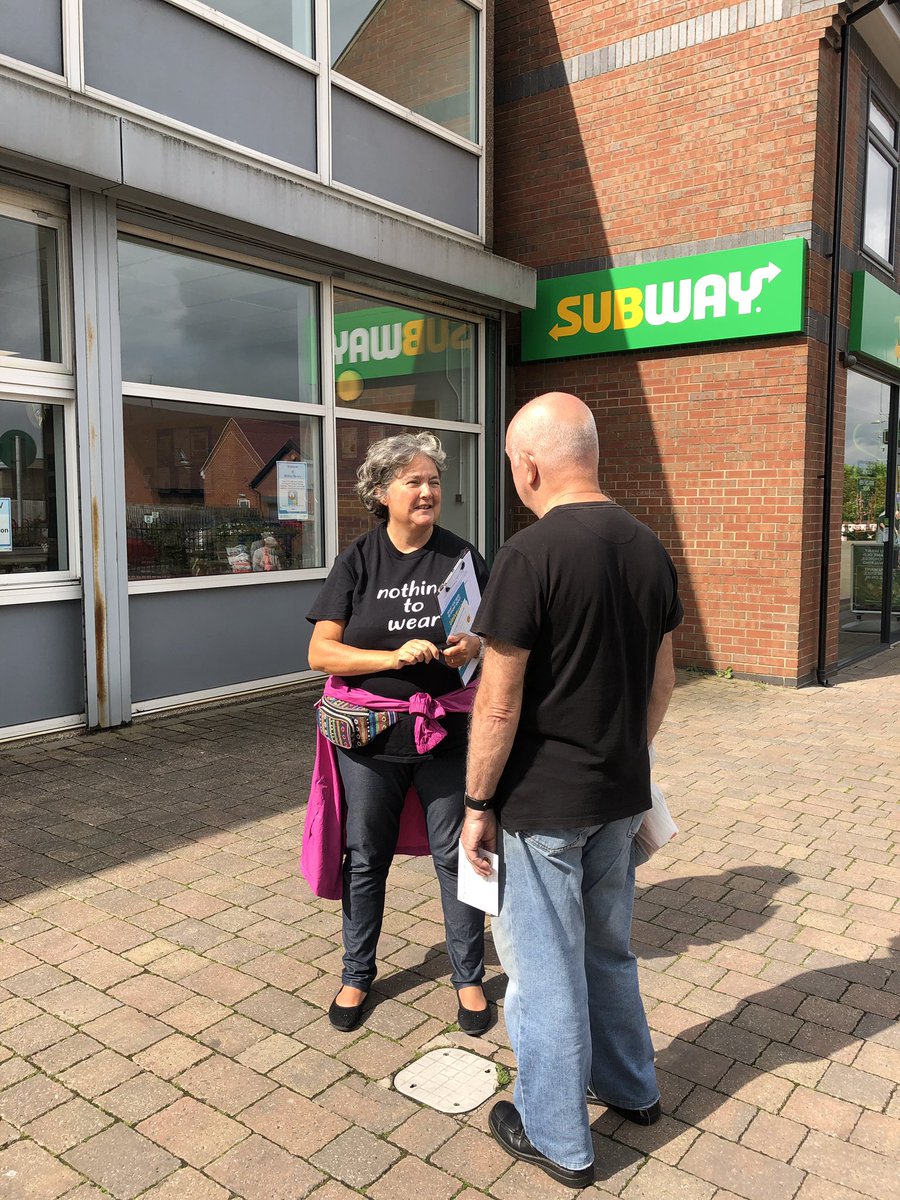 First stop on our #StopUniversalCredit tour today is Kirkby in Ashfield with North Notts Unite Community Branch. 

Great to have the #HolidayHunger artwork to highlight the plight facing families in the school holidays who rely on free school meals to feed their children.