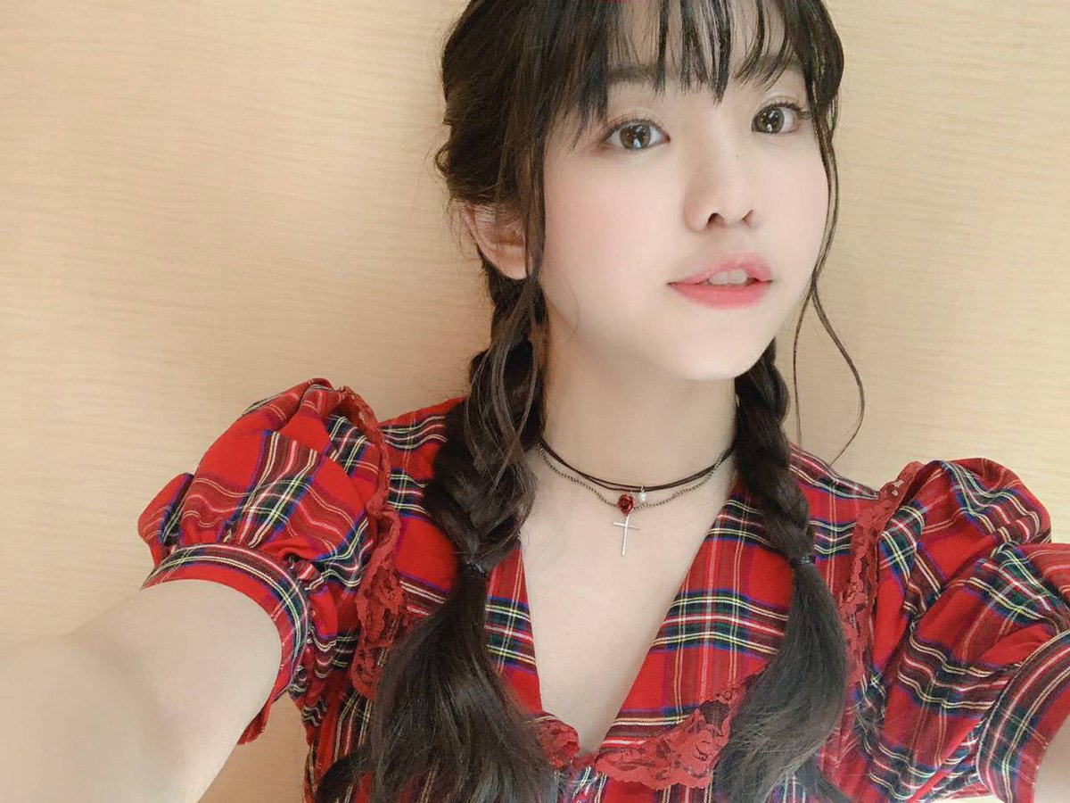 佐藤日向 Twitter પર 昨日 帰るときに 髪をほどいたあとに メイクさんが三つ編みしてくれた 髪が伸びたから アレンジたくさんしてもらえて うれぴぴです とうとう私のスタリラの マイシアターは 萌香ちゃんからしか いいねが来なくなりました ただし毎日