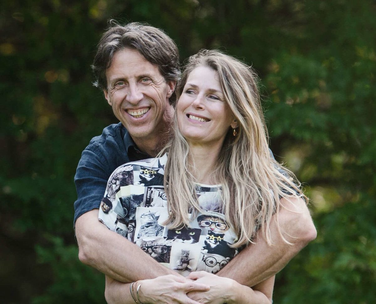 CarniVoer is ontwikkeld door dierenartsen die zich gespecialiseerd hebben in honden en kattenvoeding. Wij zijn niet constant afhankelijk van kennis van anderen omdat wij zelf veel ervaring en kennis in huis hebben! bit.ly/2Z7rua4