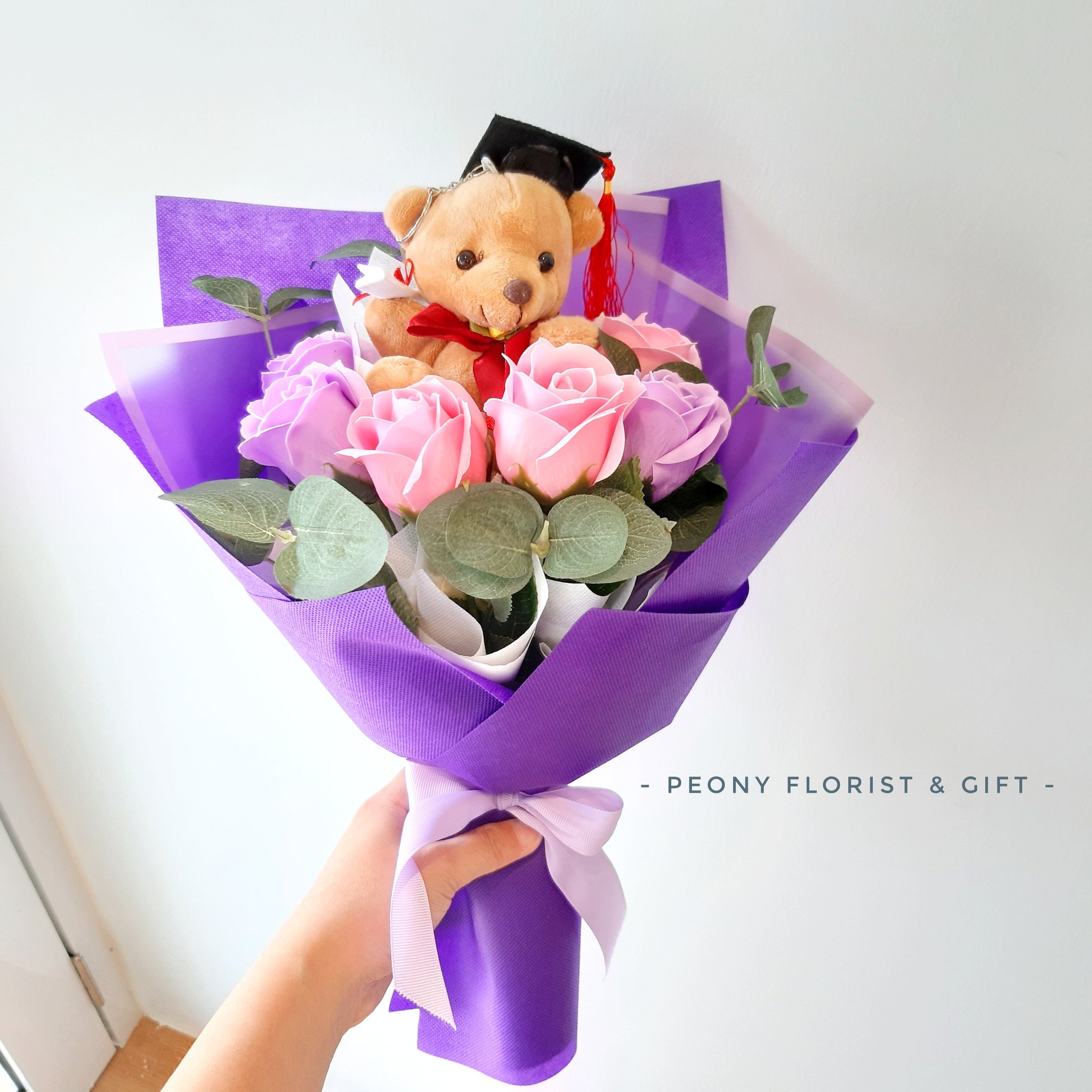 Peony Florist Gift 在twitter 上 肥皂玫瑰花毕业花束soap Rose Graduation Bouquet In Stock Now Graduationbouquet Graduation19 Graduationflowers 毕业花束https T Co Wavy0zzp4r Twitter