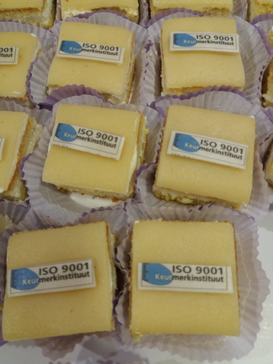 Gebak om te vieren dat we het ISO certificaat hebben ontvangen. Goede resultaten van cliënttevredenheidsonderzoeken en goed kwaliteitsbeleid, dankzij onze betrokken, deskundige en enthousiaste medewerkers!