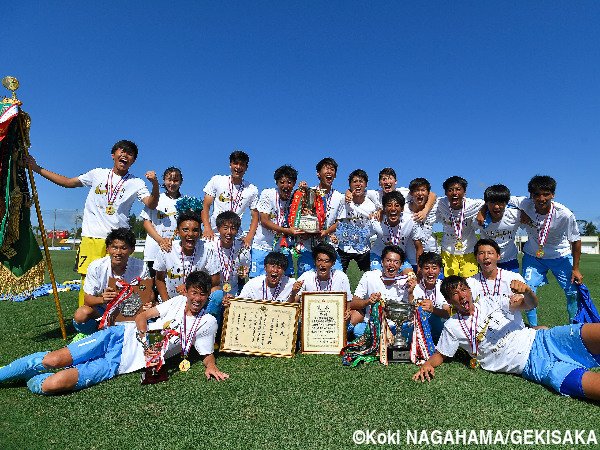 gekisaka's tweet photo. 後半ラストプレーで神田が劇的な優勝ゴール!桐光学園が初の日本一! https://t.co/pNggxrRPNY #gekisaka https://t.co/fIO8rc6ZIe
