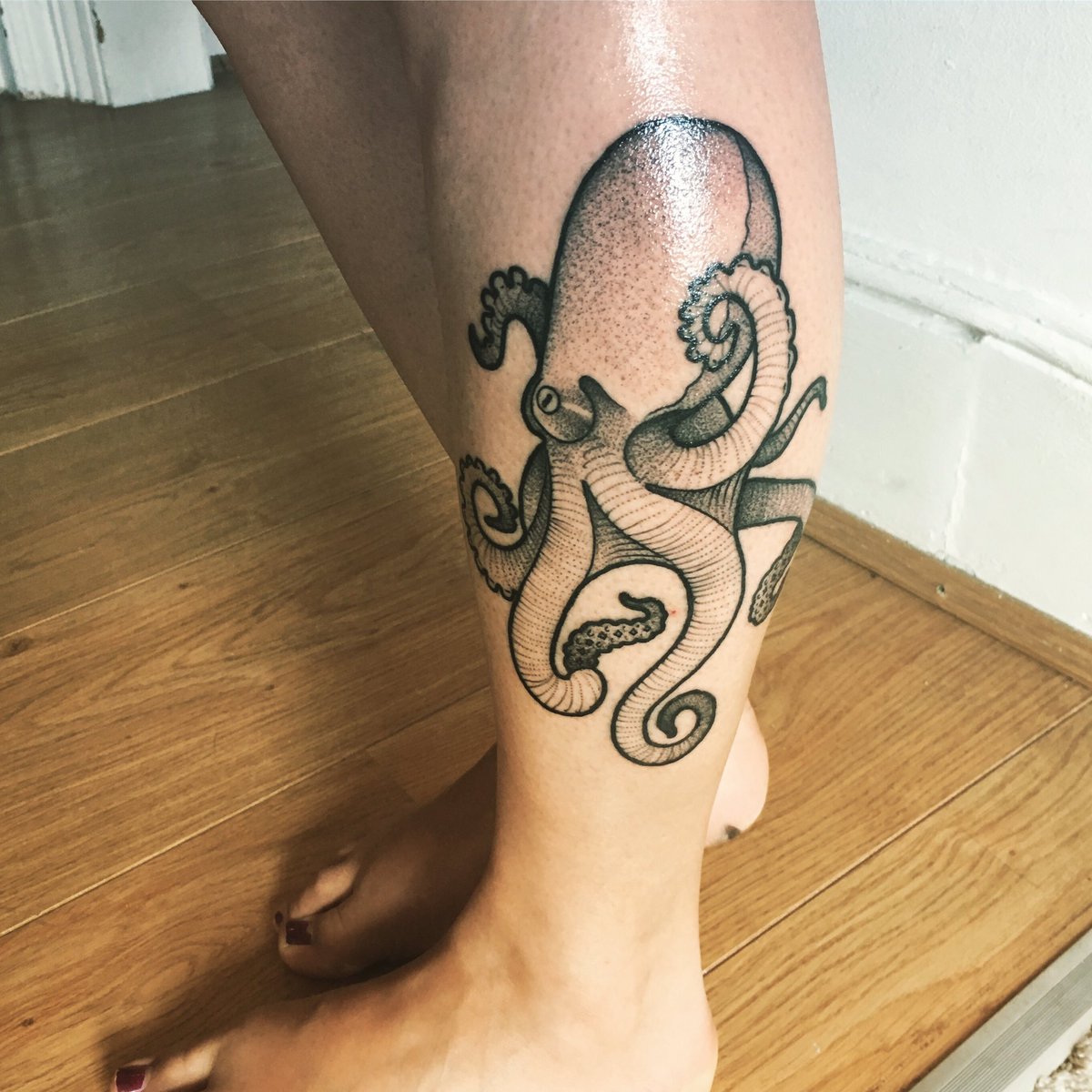 TheGothHippy's tweet photo. The finished article. I love octopi 🐙. They are super intelligent, can solve puzzles, unscrew the kids of jars... and they’re delicious! 😉 #octopus #octopustattoo #dotshading #tattoo #blackandwhitetattoos #throughmythirdeyetattoo https://t.co/ouDShyDmEZ