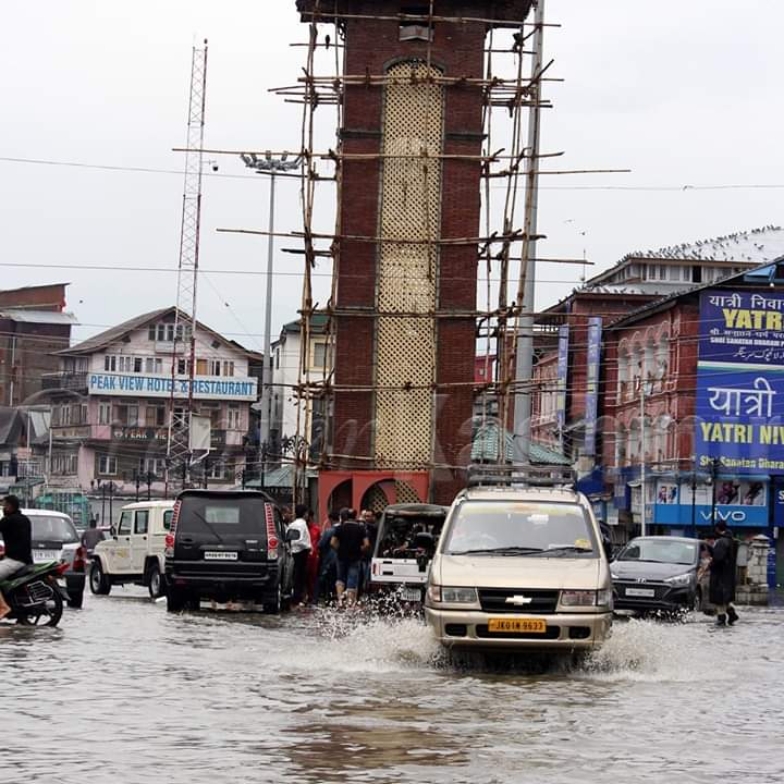 MustafaRahie's tweet photo. The city centre Lal Chowk was submerged again on Thursday after few hours of downpour.  #kashmir #rain #drainage @ChowdharySaima @ChTazeemGujjar3 @ZahidParwaz @JKGBYC @JKgrievance https://t.co/hDsU3lqaqN