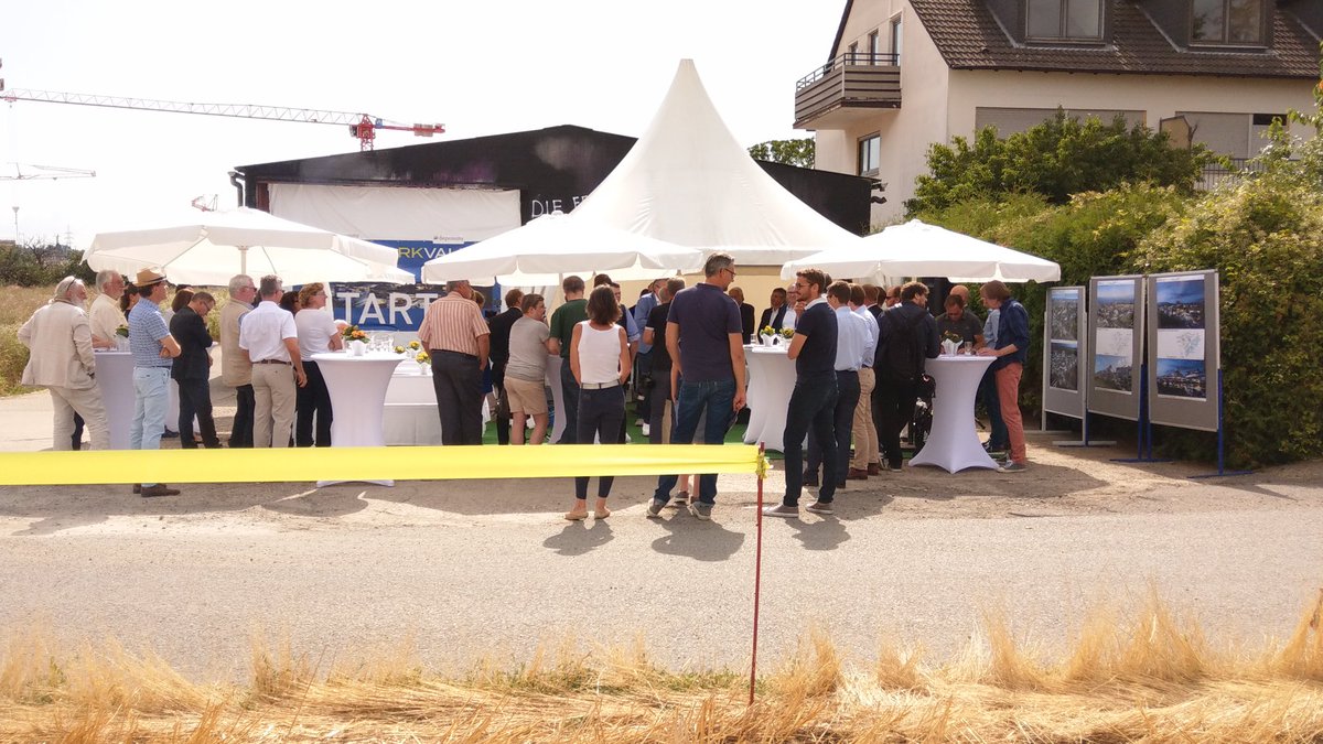 Vilbel_News's tweet photo. Heute ist der Start von #smartCITY#SpringParkValley Europas größtes #Innovationsquartier in #BadVilbel in der Metropolregion #Frankfurt am Main mit dem ersten Spatenstich im #Quellenpark.
Mehr entdecken unter https://t.co/NyR971TQNg https://t.co/H2pc7TiZRv