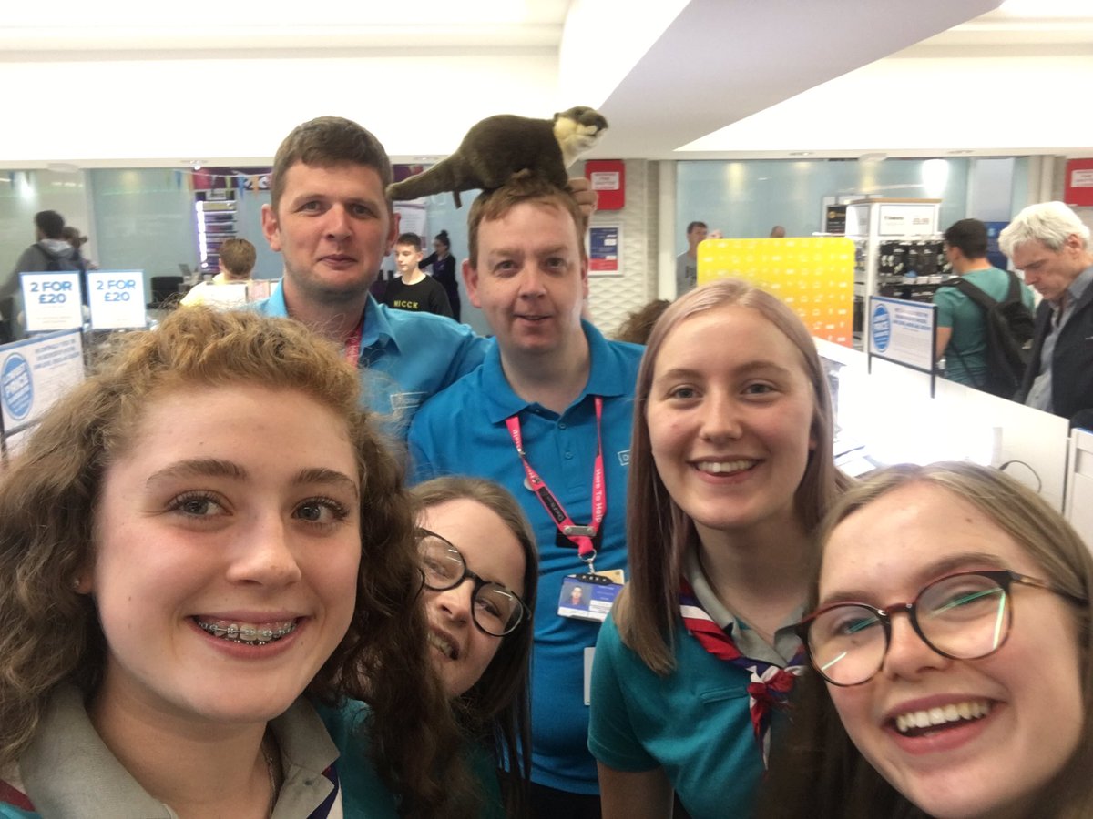 The girls introduced our mascot, #OlivetheOtter to the lovely shop assistants at @Dixons_Travel <a href="/GLA_Airport/">Glasgow Airport ✈️</a>! <a href="/ScotlandINTOPS/">ScotlandINTOPS</a> <a href="/GirlguidingScot/">Girlguiding Scotland</a>