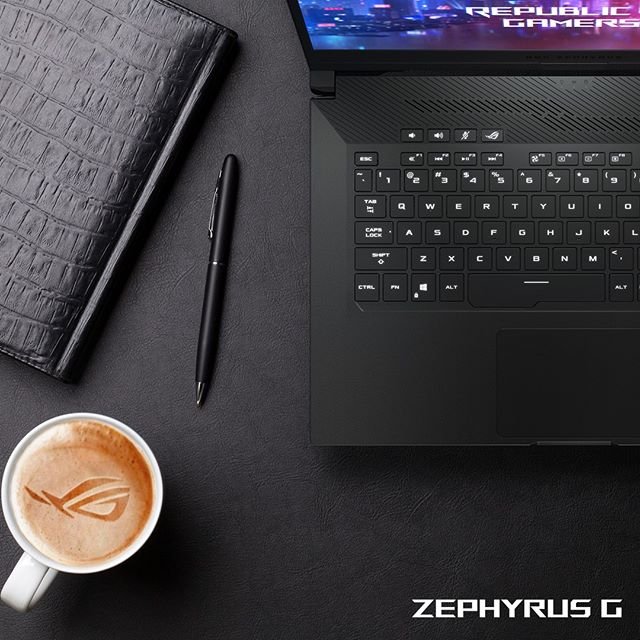 ASUSROGES's tweet photo. Tómate el descanso que te mereces con una partida en tu #ZephyrusG. #AsusROG https://t.co/7aRVP4pREa