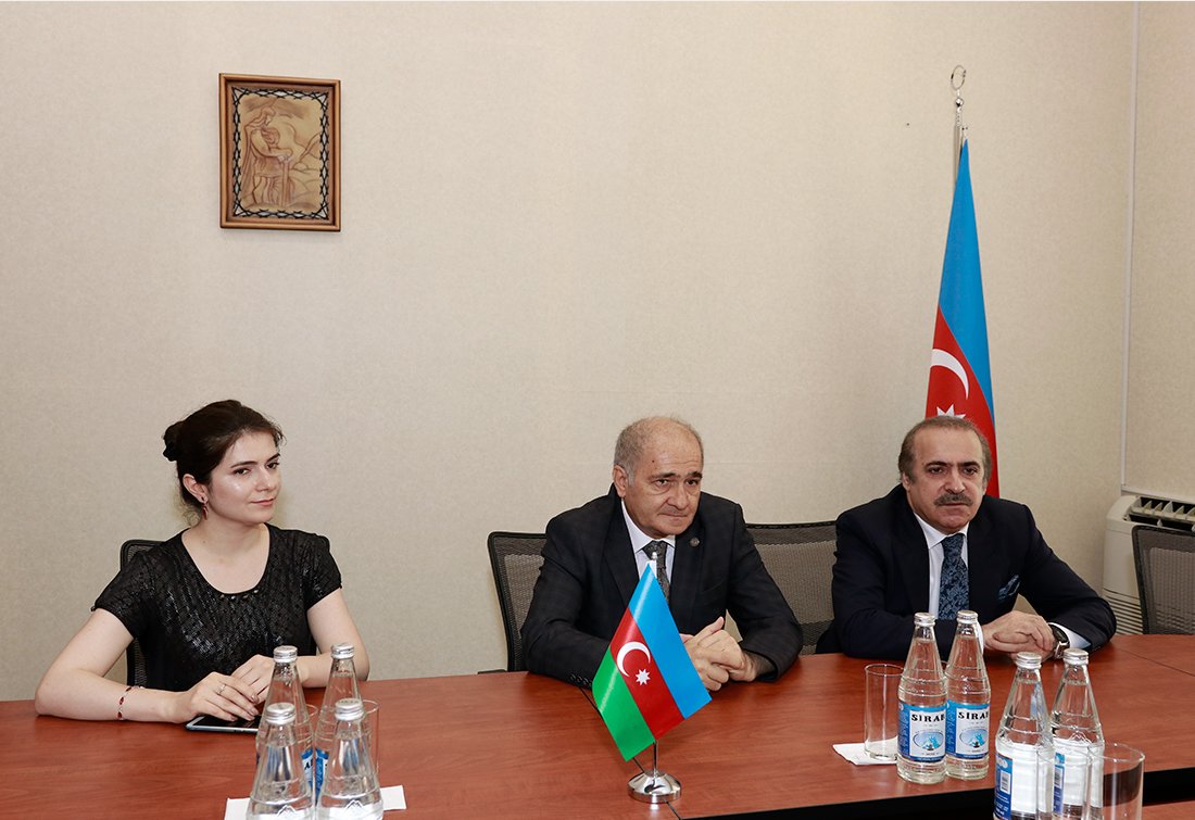 DiasporaAz's tweet photo. Diasporla İş üzrə Dövlət Komitəsində kimya elmləri doktoru, professor Hacalı Nəcəfova Azərbaycan Xalq Cümhuriyyətinin 100 illiyi münasibətilə “Yubiley medalı” təqdim edilib. #Azerbaijan 🇦🇿🇹🇷 #Turkey @presidentaz  #AXC100 #HacaliNajafov #Diaspora 
⤵️⤵️
https://t.co/F8Bbbut0TN https://t.co/FAkLmDEikE
