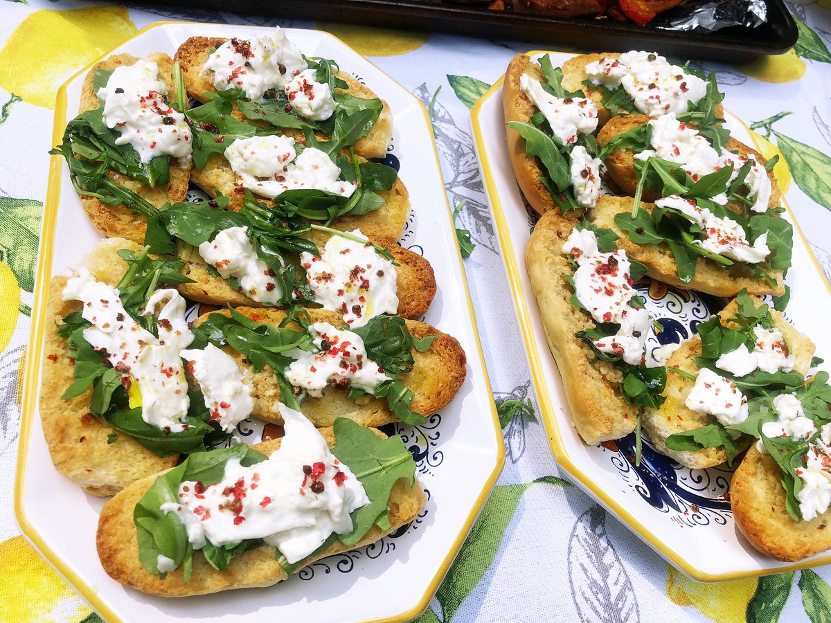 epidiscovery's tweet photo. Italian-themed summer party...success! We survived that crazy, NYC heatwave weekend with lots of water &amp; wine! 🇮🇹🍷 #epidiscovery #homecooking https://t.co/1L3OC9sqws