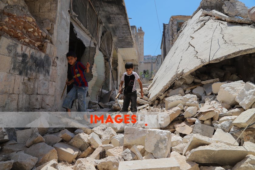 imageslive's tweet photo. The destruction following an air bombardment in the Syrian northern town of Ariha. The airstrikes on the town of Ariha are part of the Syrian government's current campaign to regain the last rebel-held region in Syria
#Ariha #Idlib #Syria
Photographer: Juma Muhammad/#IMAGESLIVE https://t.co/7Q9bgF7j3M
