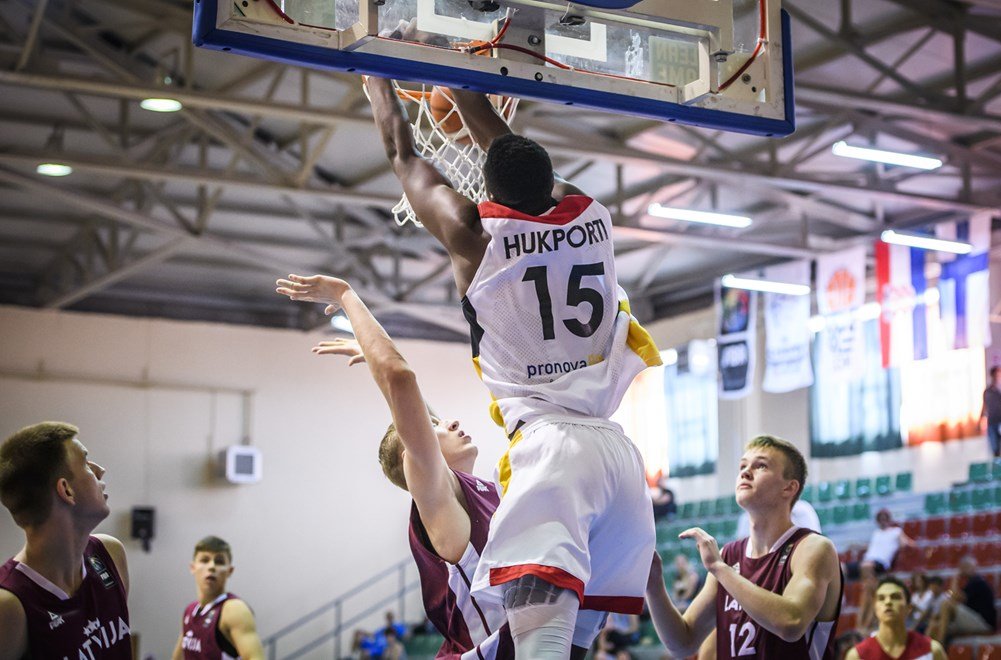 BBA_Ludwigsburg's tweet photo. 🇩🇪🇱🇻 Deutlicher Sieg! Im ersten Platzierungsspiel bei der U18 EM in Griechenland konnte sich die Mannschaft von @DBB_Basketball um #Hukporti (14), #Hezog (7) und #Caisin (2) heute souverän mit 95:57 gegen Lettland durchsetzen. #turbofuertalente #KoerbefuerD #FIBAU18Europe https://t.co/EehZ6eXDzG