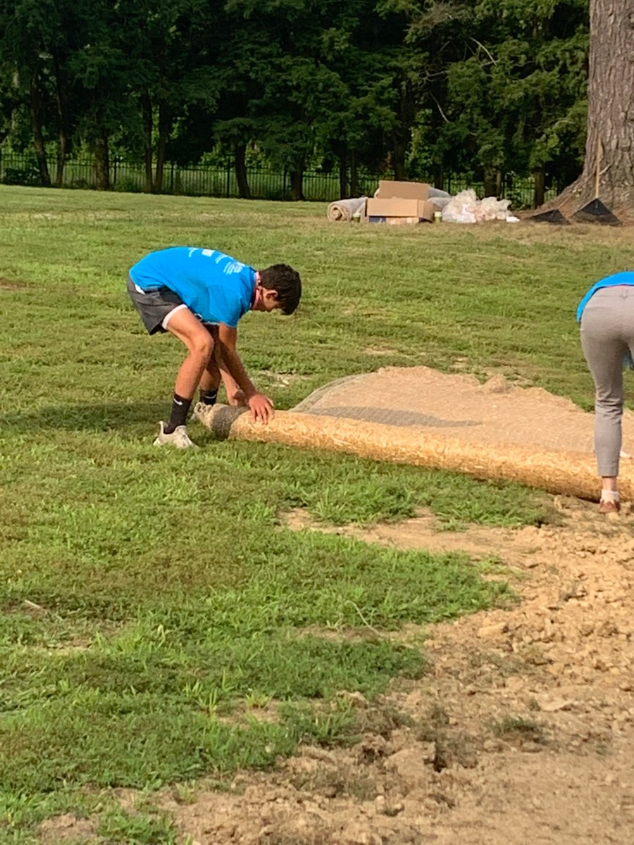 WhiteConst's tweet image. Let's give a big thank you the volunteers from our Clinton office that recently helped with the Le Fer Lake project and the Le Fer Hall project during Serve the Valley 2019. Thank you for representing White Construction at this event and giving back to the community!