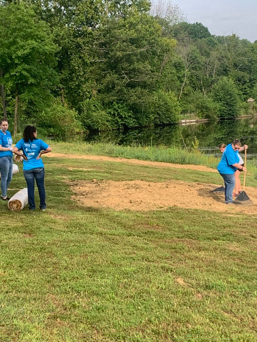 WhiteConst's tweet image. Let's give a big thank you the volunteers from our Clinton office that recently helped with the Le Fer Lake project and the Le Fer Hall project during Serve the Valley 2019. Thank you for representing White Construction at this event and giving back to the community!