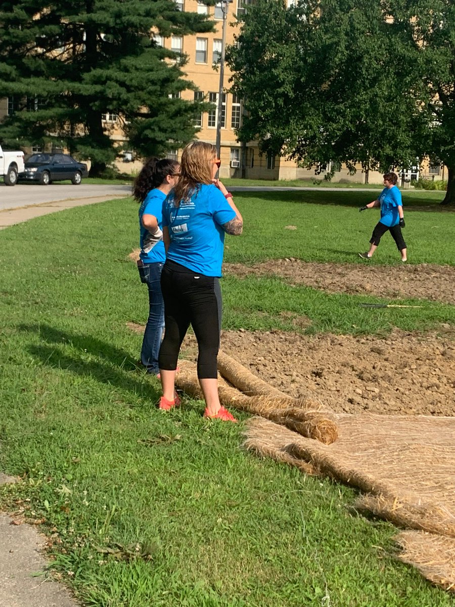 WhiteConst's tweet image. Let's give a big thank you the volunteers from our Clinton office that recently helped with the Le Fer Lake project and the Le Fer Hall project during Serve the Valley 2019. Thank you for representing White Construction at this event and giving back to the community!