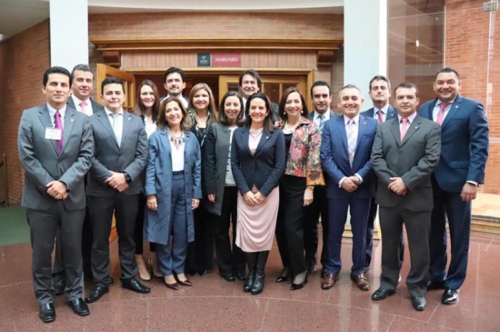 E2goC's tweet photo. Estamos felices  y lllenos de orgullo por la promoción de egresados  2018-2019  de INAlDE Business Scholl, Universidad de la Sabana  Nuestro director Adner Capachero se gradúa del programa de dirección general-PDG.una forma de enfrentar nuevos retos y transformar la sociedad. https://t.co/cfj2gadpc4