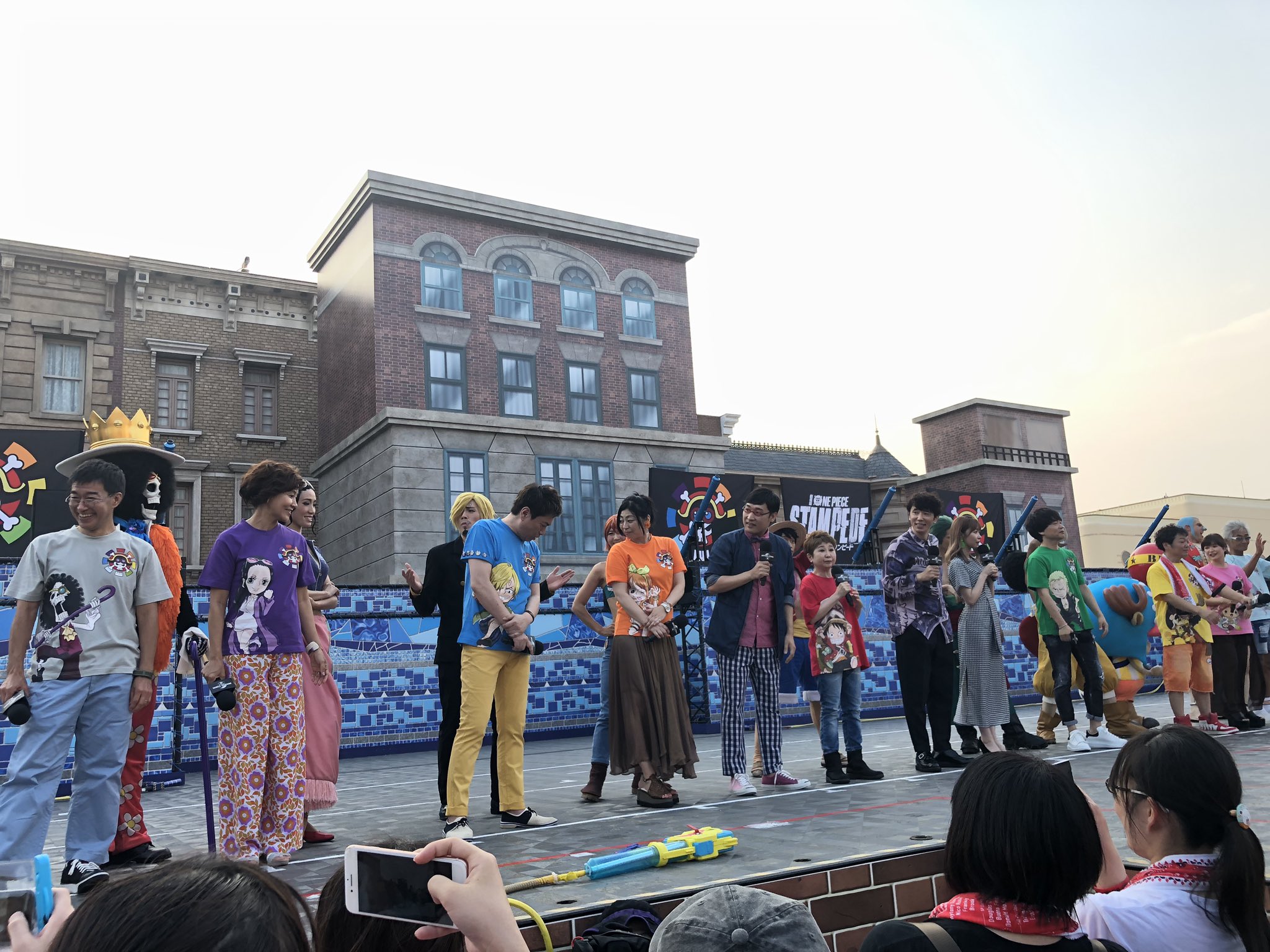 龍 Wanimaは来なかったけどワンピースの麦わらの一味の声優とユースケ サンタマリアさっしー山ちゃん来てました もう豪華すぎて興奮しっぱなしやったわー 最高 Usjファン ワンピース Stampede Usjワンピース T Co Dfxogmnoxe Twitter