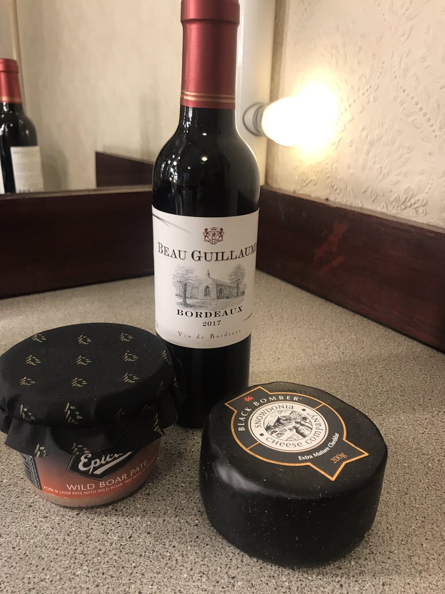 Thanks <a href="/keddiescott/">Keddie Scott Associates</a> for the lovely opening night gift 😋😍