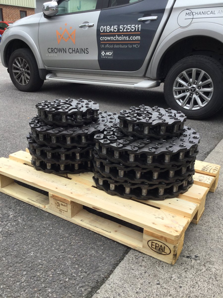 Crownchains's tweet photo. Another quality Heavy Duty Drive Chain on its way to a #UK customer from our Italian partners #MCV https://t.co/HJAVqfXcdw