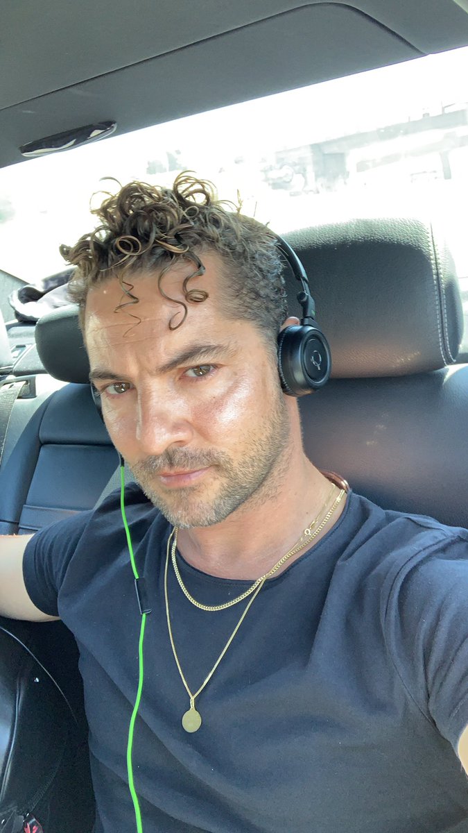 davidbisbal's tweet photo. Estudiando de camino al estudio!!! https://t.co/czjAlsFuRZ