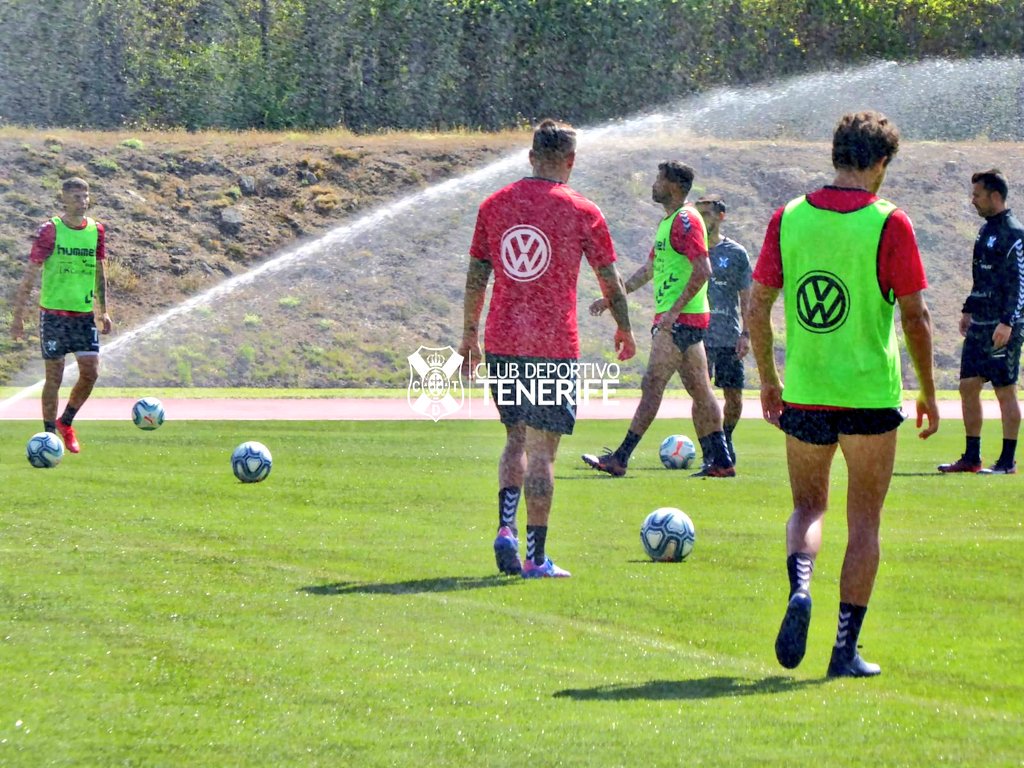 CDTOficial's tweet photo. 📷 Entrenamiento matinal #blanquiazul en #Melgaço🇵🇹.

#PretemporadaCDT #TufidelidadXbandera https://t.co/Gpzgu8xkPO