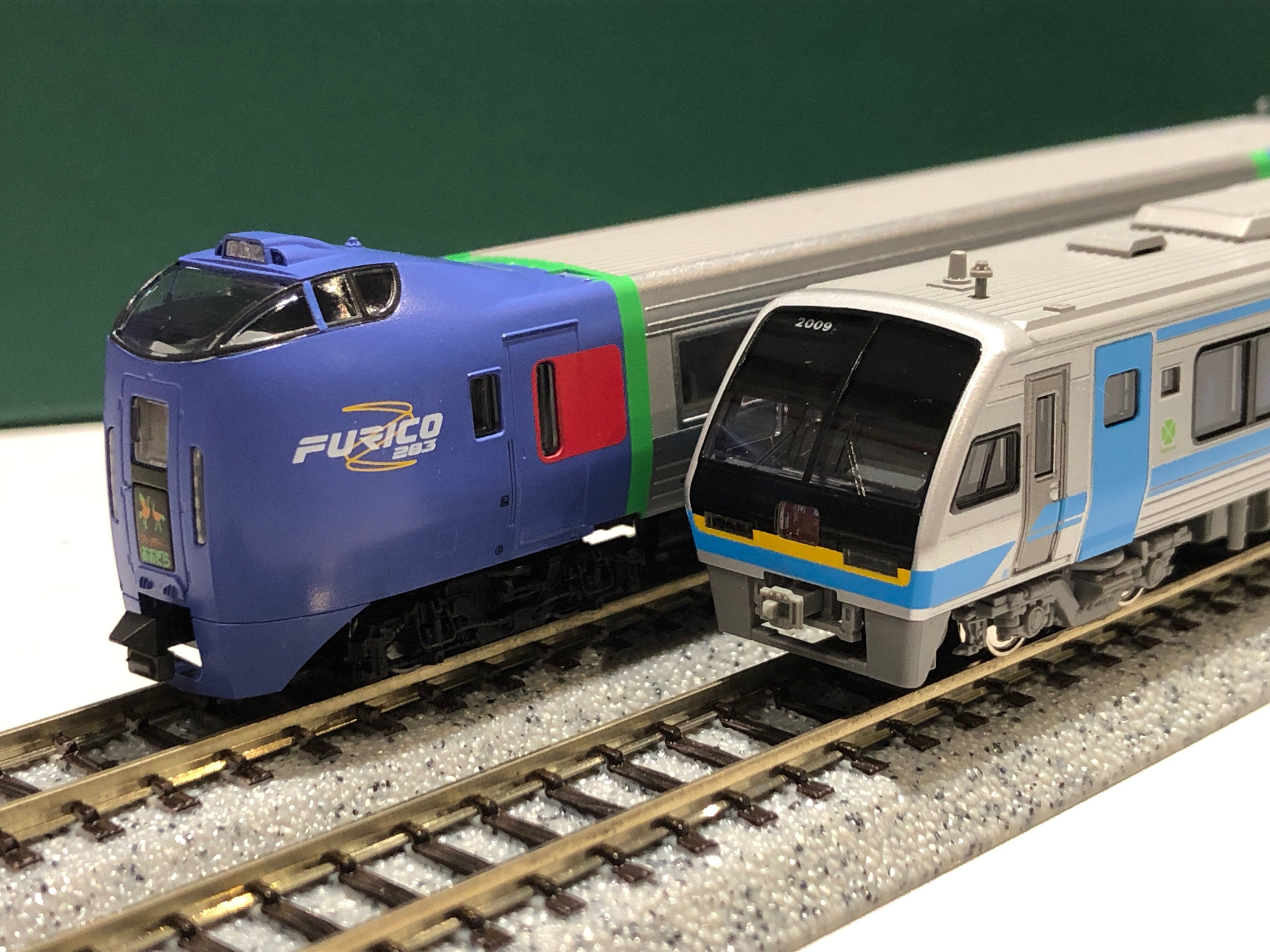 ホビーセンターカトー東京 実は 00系と同様に振子機構を備え スーパーおおぞら として活躍するjr北海道のキハ 2系 この車両は00系を元に設計された 北海道版の00系 ともいえるキハ281系を基にしています 一見関係なさそうなこの2形式です