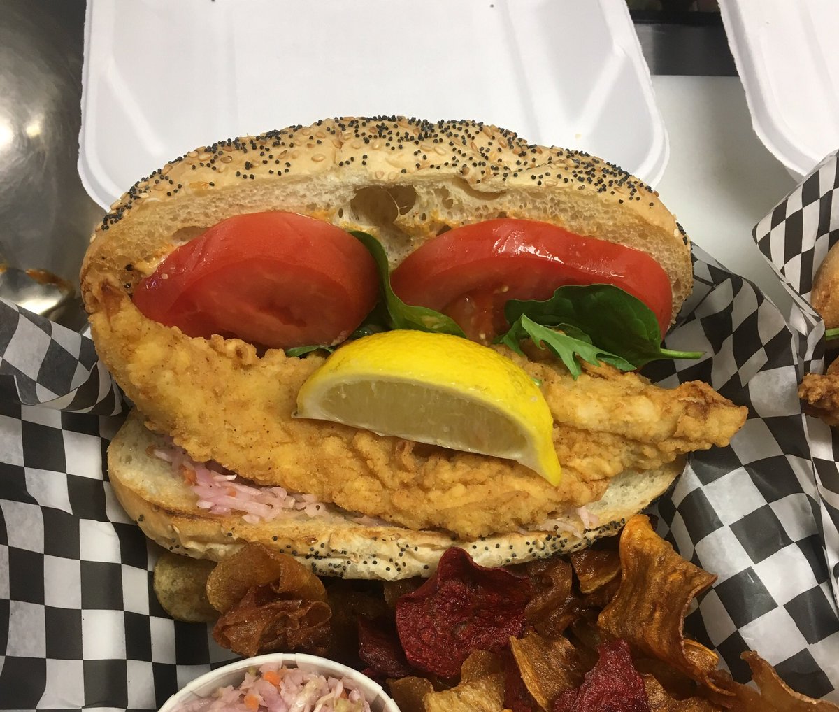 Jeudi ☀️24*C
👌Sandwich au Doré
🌮Taco au 🐟
❤️Taco au 🍤 
🐟et chips
🚚Slater/O'Connor
⏰11 à 14h
Commander en-ligne à 
💻 admareseafood.com