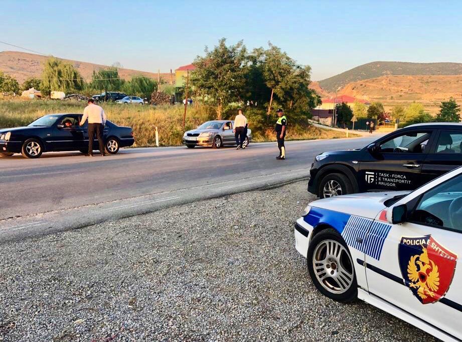 dpshtrr's tweet photo. Nga 15.06 Task-Forca e Transportit Rrugor 210 Akt-Konstatime në terren për masa kundër informalitetit në transportin e pasagjerëve‼️
⛔️Mjete pa licensë, përdorim jashtë destinacionit të përcaktuar, taksi në të zezë brenda vendit e kalim përtej kufirit, evazion!#StopInformalitetit https://t.co/9gcf7WpYIL