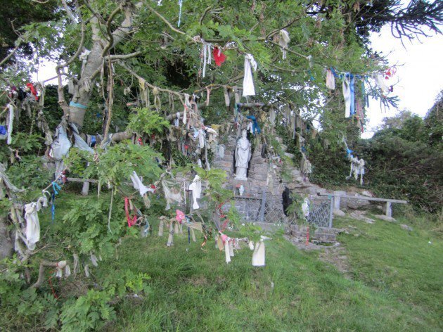 Ballyshannon’s Rag/Clootie Tree. Located at the Abbey Well in Ballyshannon Co Donegal,  #Ireland, this ‘Holy Tree’ or ‘Rag Tree’ is laden with objects left behind by pilgrims. : Michael O'Dea & Fergal McGrath Photography.   #FolkloreThursday