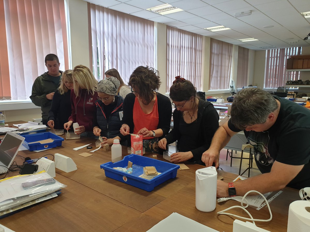 madgeographer's tweet photo. Recreating faults and folds in a classroom @KeeleGeology #geolss #geology @KarstGeography @HafsaBobat @casa1009 @mrstown1 @MeldrumMiss https://t.co/ExRWEKgFeN