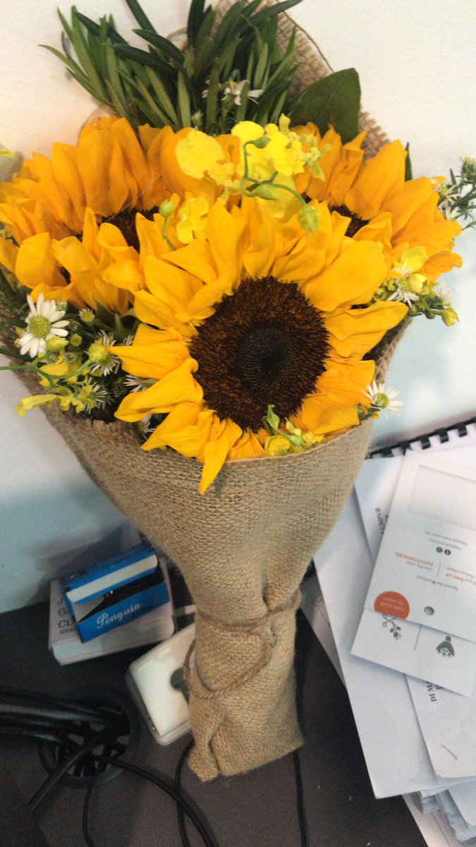 kshnmp's tweet photo. Thank you for the flowers @eunicemym ❤️❤️#happythird https://t.co/izdsaqNg1B