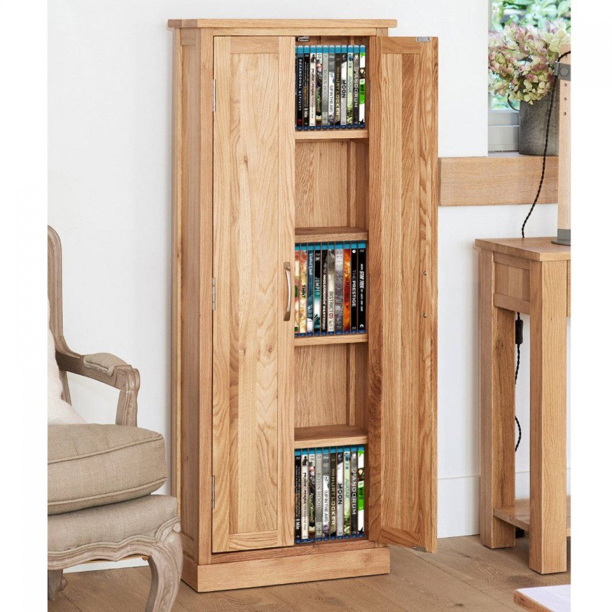wood_furniture's tweet image. Keep your DVD and CD collection neatly organised with this Mobel Oak cupboard. Behind the double doors are 5 shelves that can store up to approximately 190 CDs or 125 DVDs #dvdstorage #cdstorage #mobelaok wooden-furniture-store.co.uk/oak-dvd-storag…