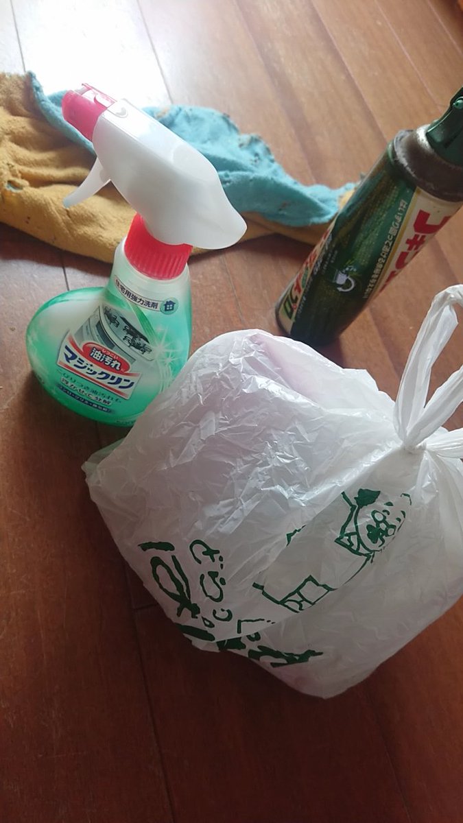 T_M198108's tweet photo. 私、初めてやつを倒したの。ちなみに、マジックリンで。封印したの。強い女になったわ。 https://t.co/mba7LOHRzV