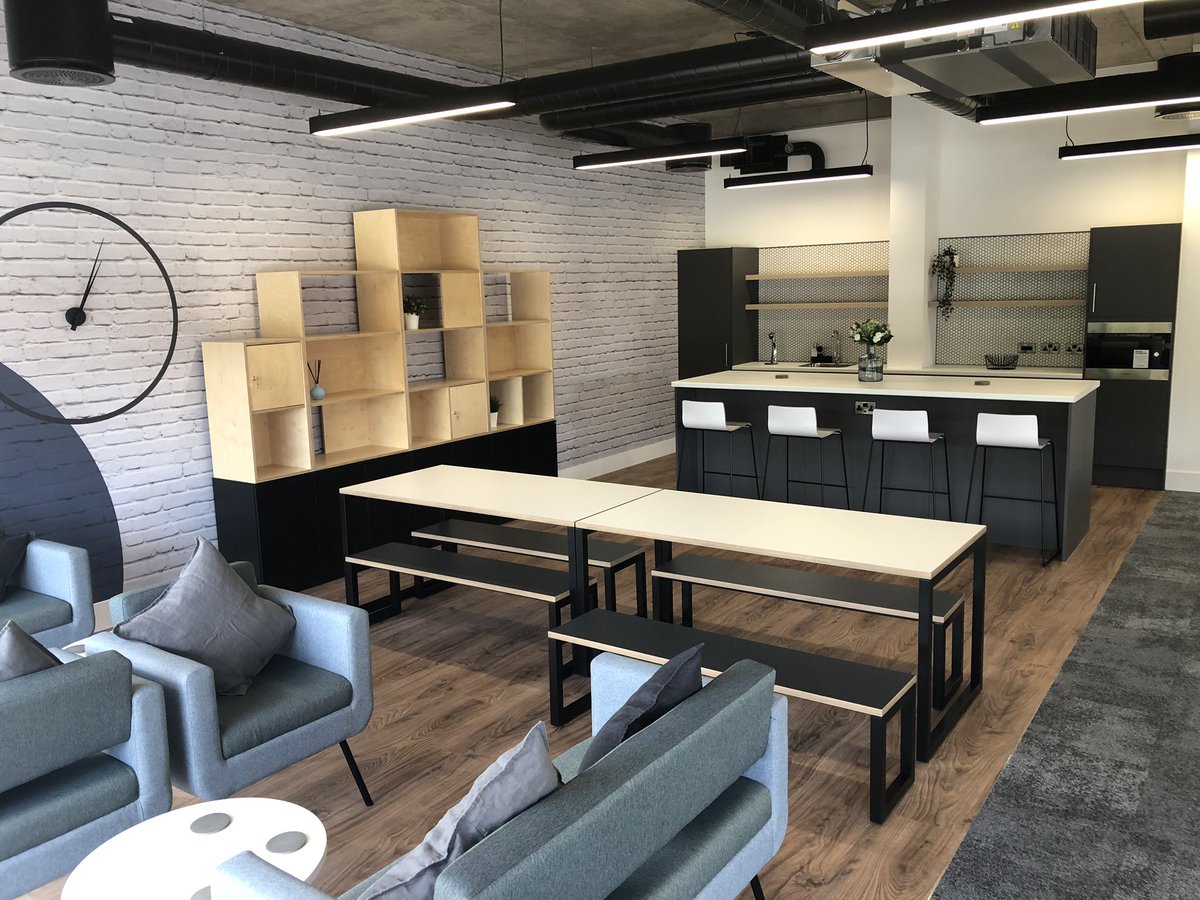 AlderKing's tweet photo. The finished product! The Landing, Redcliff Quay. The office space is looking incredible following the refurb by our clients @landg_uk. Looking forward to showing it off at the launch party this afternoon! @JLLUK #bristol #offices #commercialproperty #capsuleconcept https://t.co/UbLzxY25ln