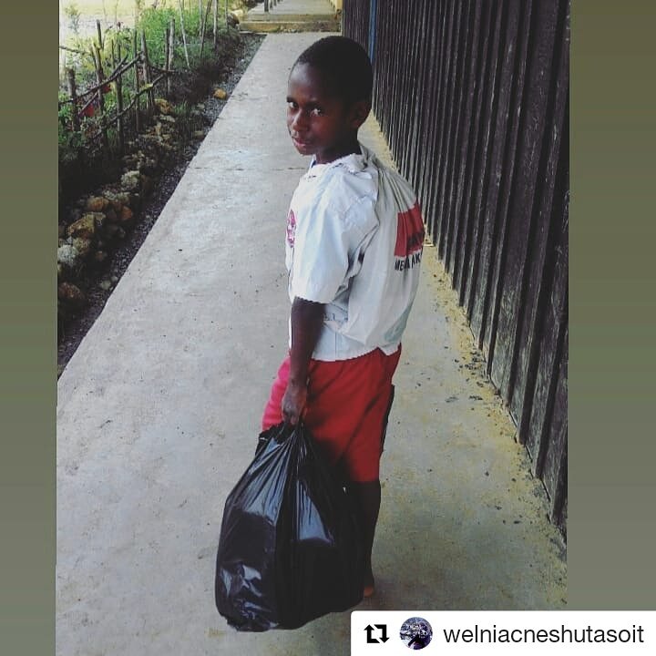 #Repost @welniacneshutasoit (<a href="/get_repost/">Repost</a>)
Tuhan mengasihi dan memperhatikan kita,.instagram.com/p/B0nmKwwlrEF/… 
<a href="/Kemdikbud_RI/">kemdikbud go id</a>, @Kemristekdikti, <a href="/kempanrb/">Kementerian PANRB</a>
#DedikasiTulusSM3T
#PPGMewujudkanGuruProfesional
#AlumniPPGSM3TBersinergiMengabdi
#MasyarakatSM3TIndonesia
#JURNALISMEmsi