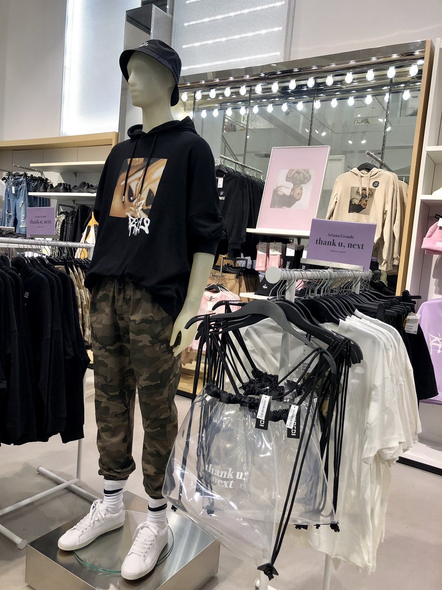 lovecsp's tweet photo. 幸せな空間だった💜

#ArianaGrande 
#HM
#HMThankUNext 
#MTVHottest Ariana Grande https://t.co/dB2LUvYTLA