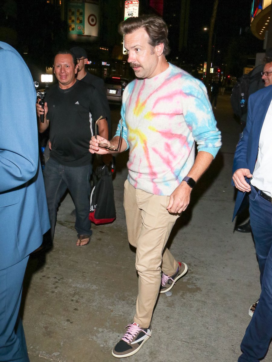 Jason Sudeikis spotted wearing @trvisXX 