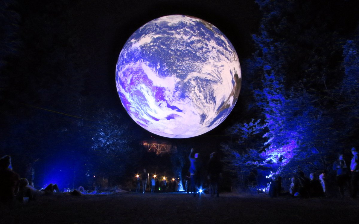 De hoje a domingo, AURA Sintra 2019 está entre a Volta do Duche e a Quinta da Regaleira, das 21h às 24h, unindo a tecnologia à arte da luz, com acesso gratuito.
GAIA, pela primeira vez em Portugal, vem recordar-nos que a Terra é um ecossistema indivisível
Estamos à vossa espera!