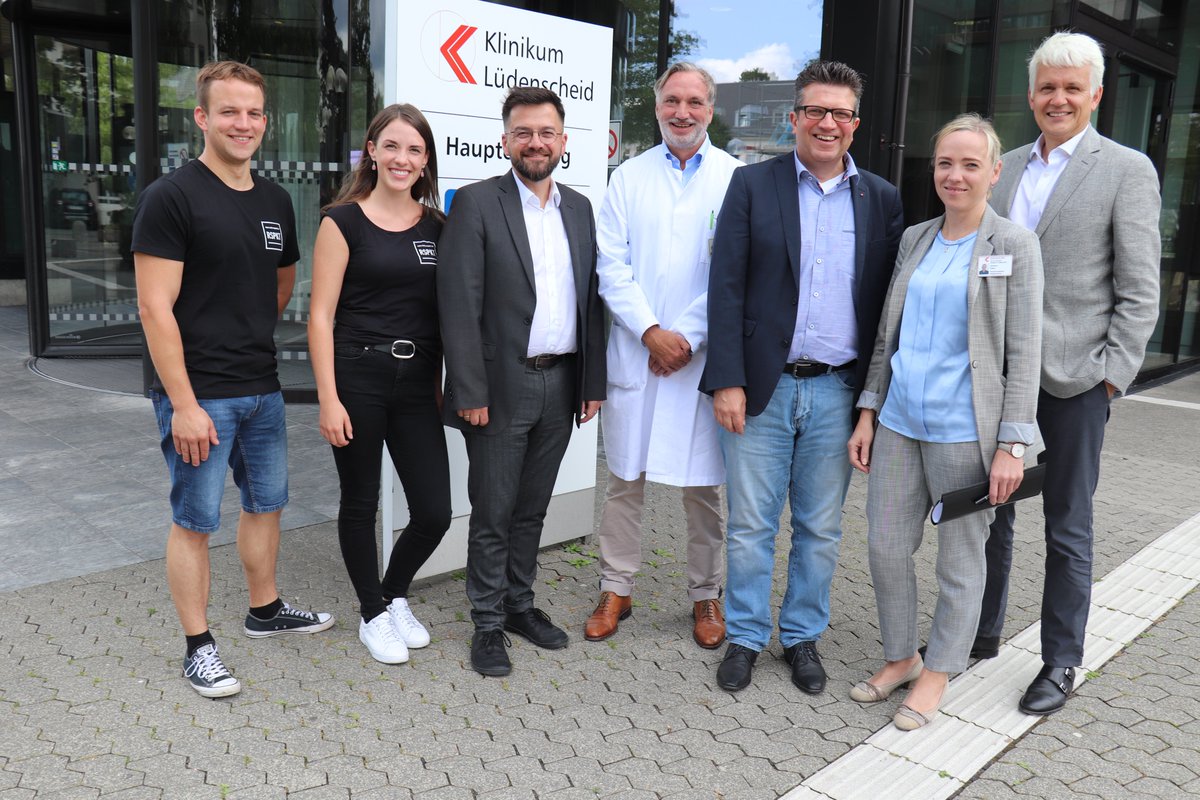 Immer häufiger werden Menschen, die ihre Mitmenschen schützen wollen, selbst Opfer von Aggressionen. Um daher über das wichtige Thema "Respekt" gegenüber #Ärzten und #Pflegekräften zu sprechen, waren gesterrn Thomas Kutschaty und Gordan Dudas im #Klinikum #Lüdenscheid zu Gast!