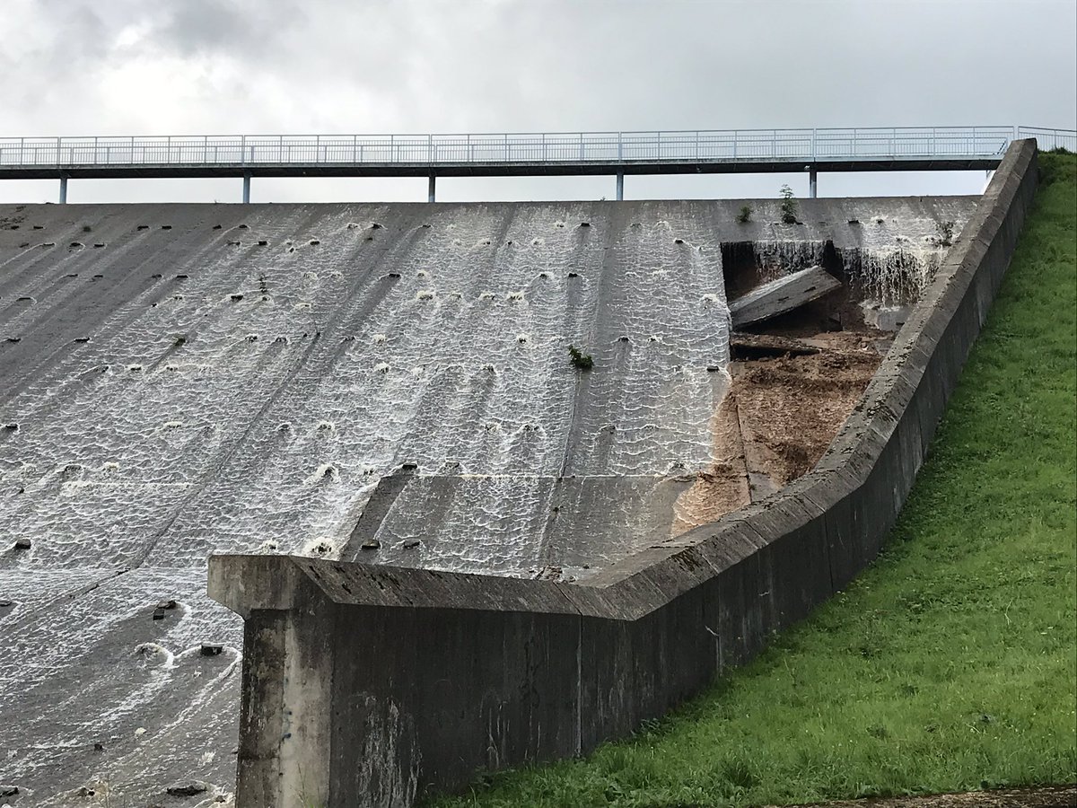 Breaking; Derbyshire town evacuated as dam wall collapses in floods