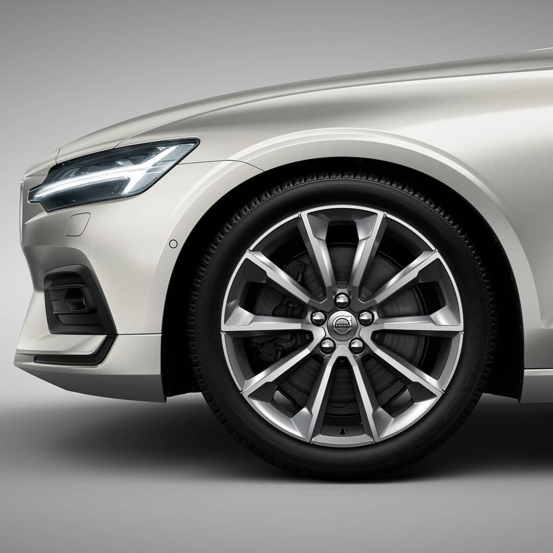 IndaCarVolvo's tweet photo. ¿Qué te parecen estas sensacionales llantas de 19 pulgadas con cinco radios en V para el #VolvoV60?

https://t.co/ioOprhtKGH https://t.co/p3DN0SUS67