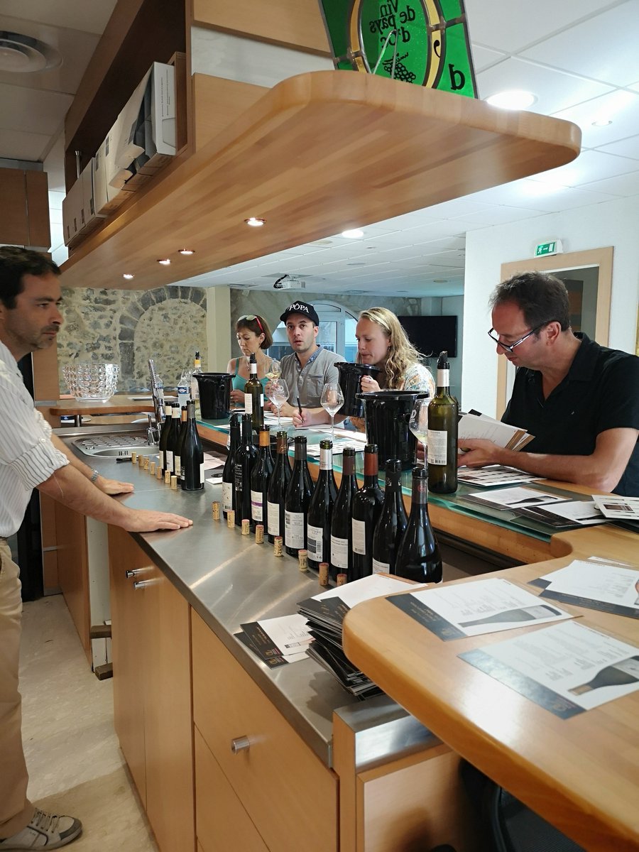 TheBuyer11's tweet photo. Fresh from a visit to @VinsPaysdOcIGP our own @TweetaDean whittles down the 2018 Collection into 10 Pays D'Oc wines you need to have on your buying radar. Click here for the full list https://t.co/btyrcMmErd
#wine #winelover @fabienlaine @cooksisterblog @TatianaLivesey @nineov https://t.co/YSMBt0oBRz