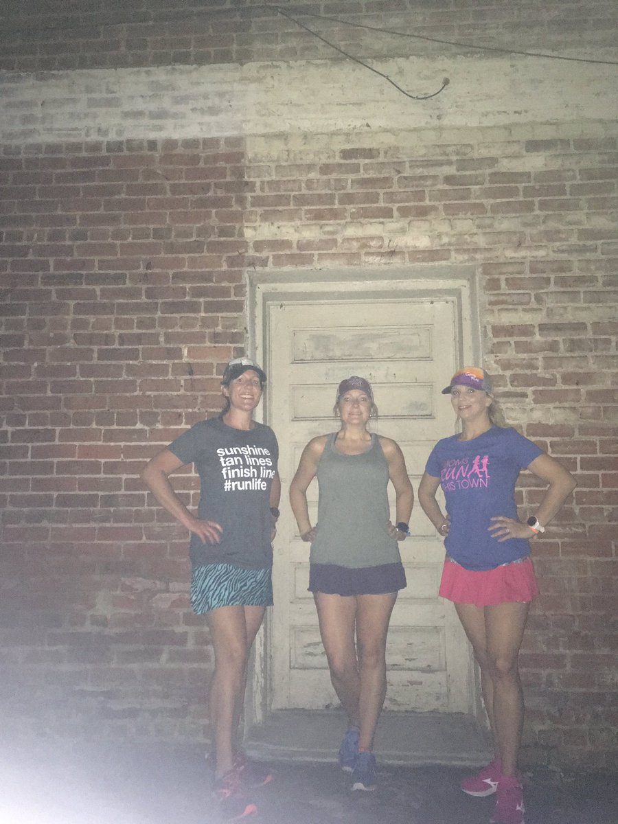 kimpossibleont1's tweet photo. Letβs find a creepy door to take our picture by this morning.
Run Streak Day 113!! π±
ππΌββοΈππ½ββοΈππΌββοΈπ₯
*****
#runstreak #runoutsideeveryday #skirtsports #skirtsisters #skirtsportsambassador #crazycompression #crazyclan https://t.co/VAINpVCcch