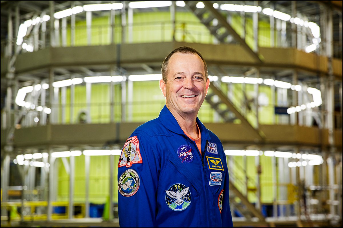 nasahqphoto's tweet photo. We are returning to the Moon to stay, and preparing to go beyond. We are @NASA – and after 60 years, we’re just getting started! Check out the "We Are NASA: Portraits" captured by the NASA HQ PHOTO team! #Artemis 📸 https://t.co/VHySAbzOve https://t.co/dLXVRwqqRd