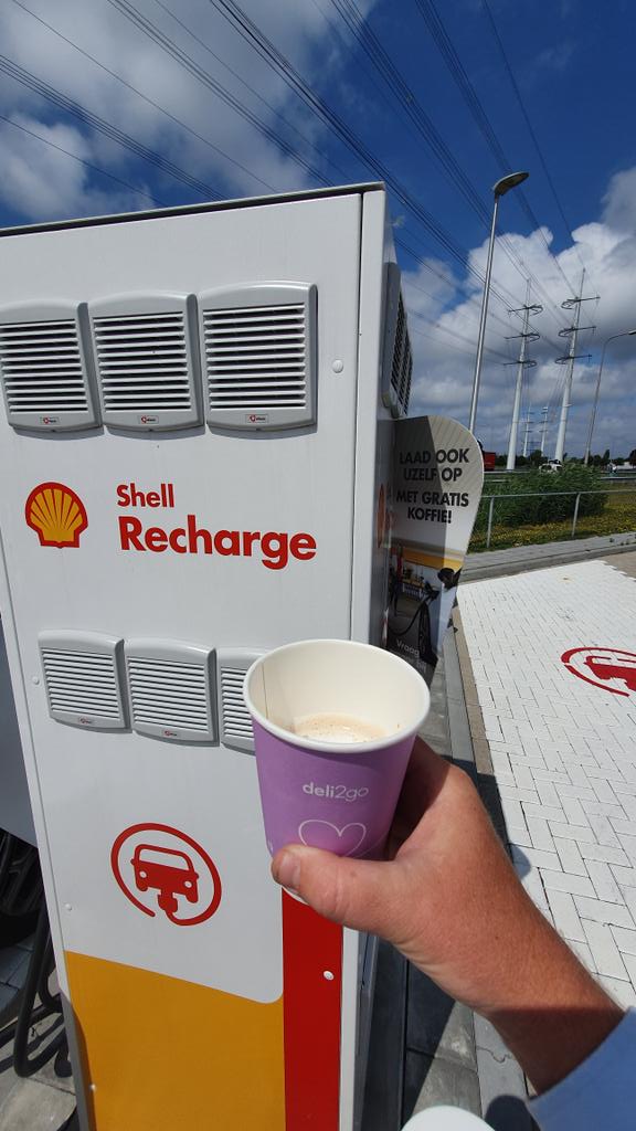 MarcusRolloos's tweet image. Gratis koffie bij @Shell_Nederland #shellrecharge #snelladen #outlanderphev