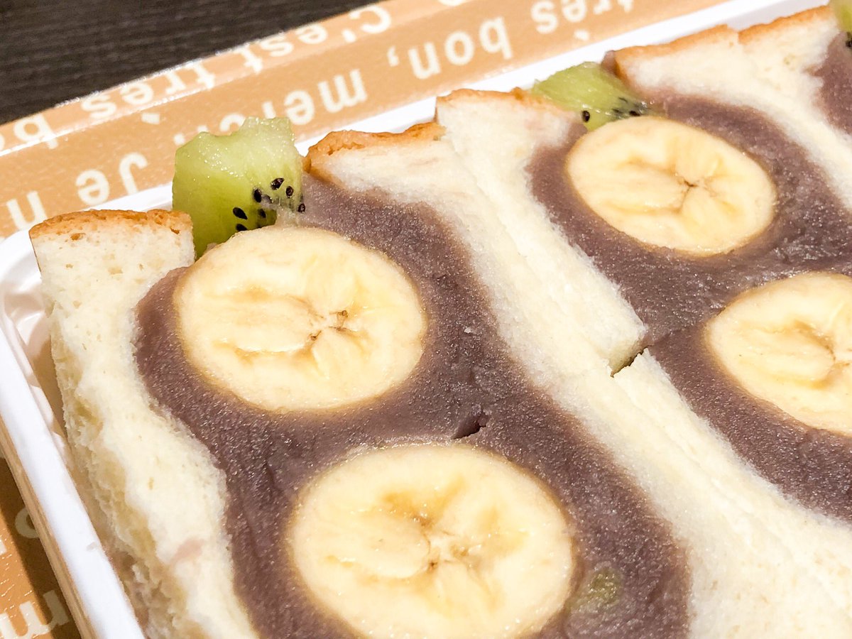 俺のベーカリー&カフェ新宿の吟醸こしあんとフルーツのサンド。
しっとりと旨味のある銀座の食パンに上品な甘さのこし餡とバナナ、キウイがサンドされたサンドイッチを超えたサンド。1つのスイーツとして味わってほしい一品。ボリュームも◯ 