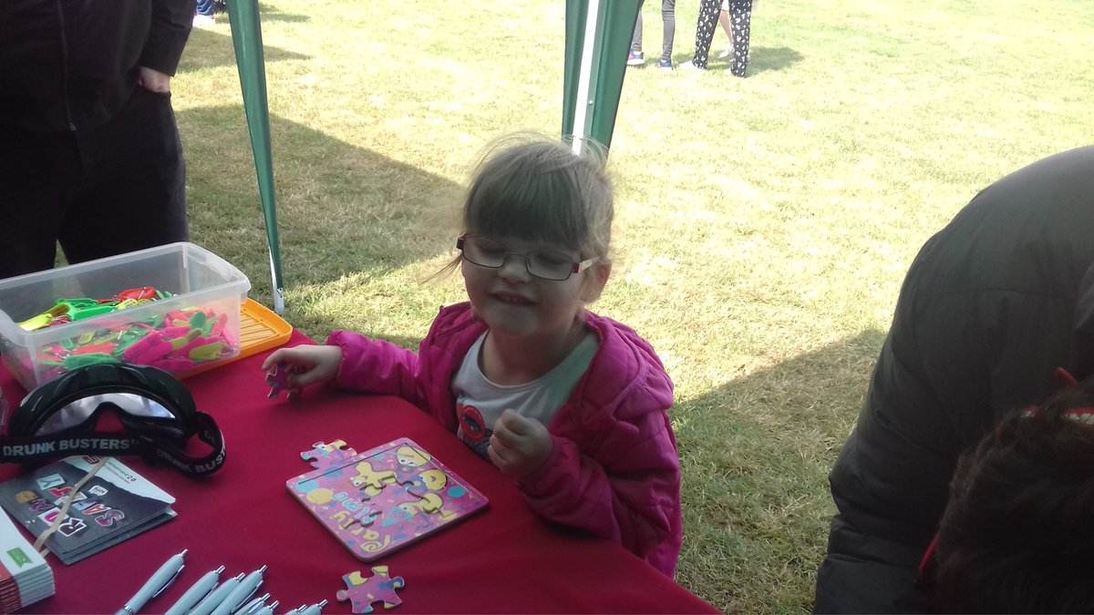 HumbersideFire's tweet photo. Having fun @ Peaks Lane fete, come and join us 1200 till 1600 #Saferroadshumber #HumbersideFire # Humber beat https://t.co/hrEA5Ye5Uy