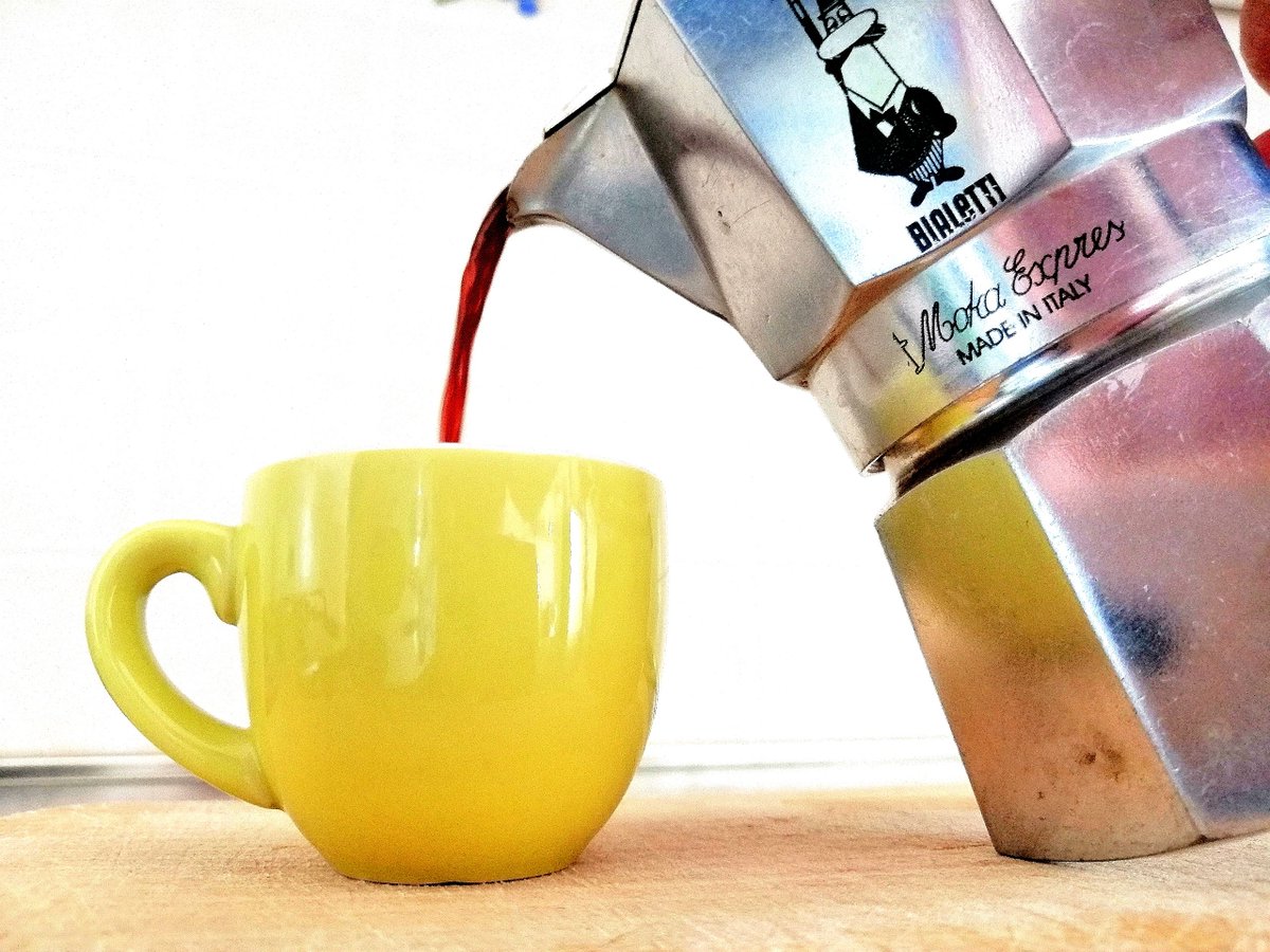 LucyLucilla's tweet photo. Dopo pranzo il caffè è d'obbligo, fatto rigorosamente con la moka!
#caffeine #coffeebreak #Coffee #caffemocha #moka #dopopranzo #Moments #aroma #profumodicaffe https://t.co/YE7UBkNt0A